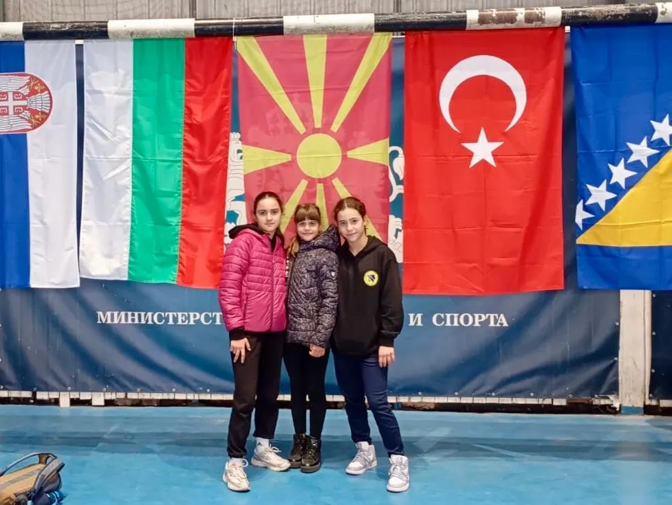 Vera Đoković i tim Solo briljirali na Balkanskom kupu u Varni: Finale za mlade penjače i dragocjeno iskustvo! — fotografija 2