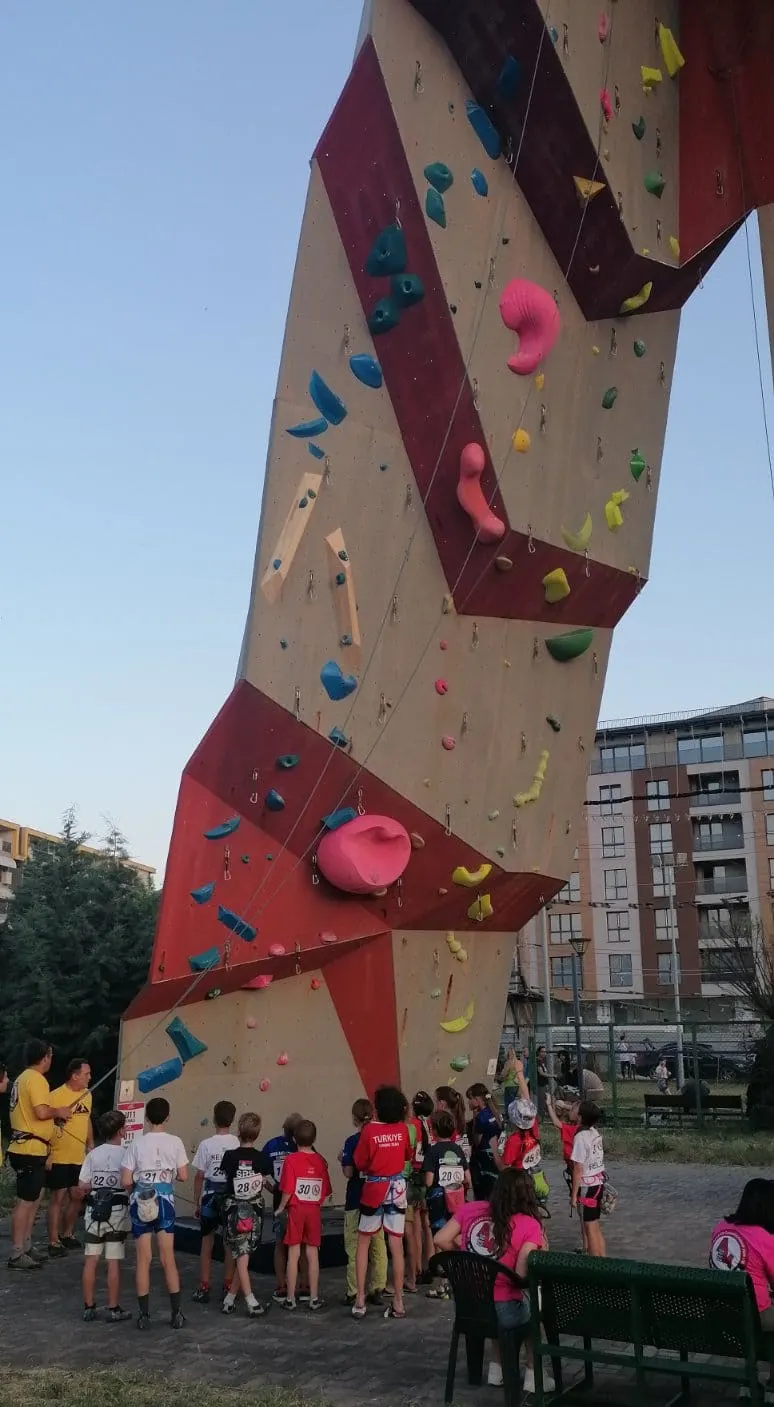 Vruće vijesti iz Skoplja: Penjački klub Solo osvojio 4. i 12. mjesto, Vera Đoković na korak od zlata! — fotografija 1